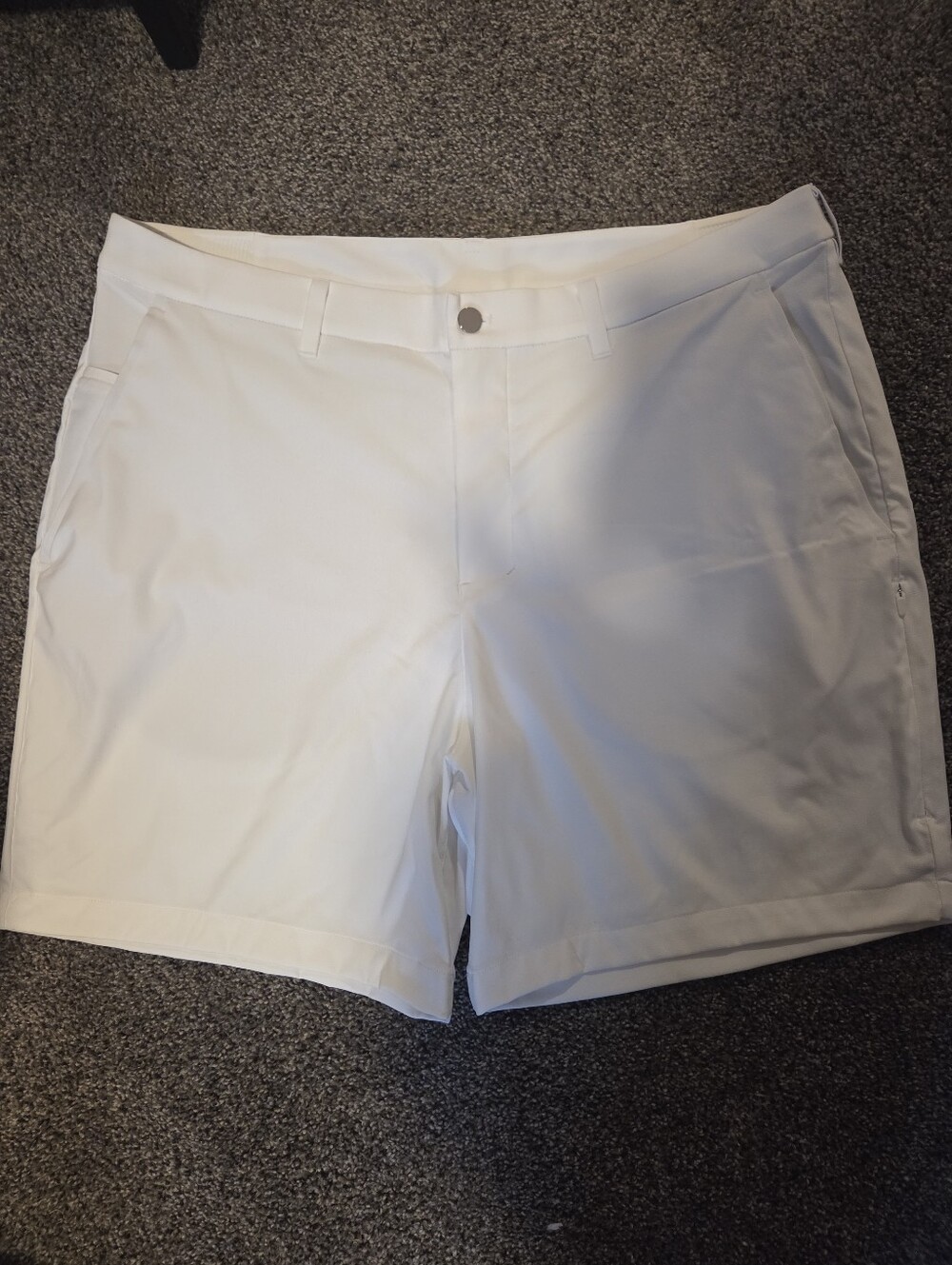 NWOT lululemon athletica White Men's Flat-Front Golf Shorts